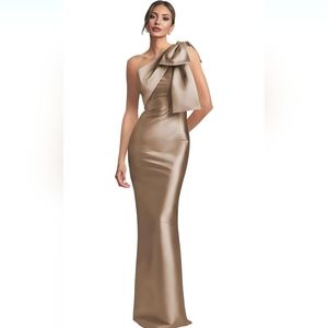 Chic Strapless Tan Evening Gown